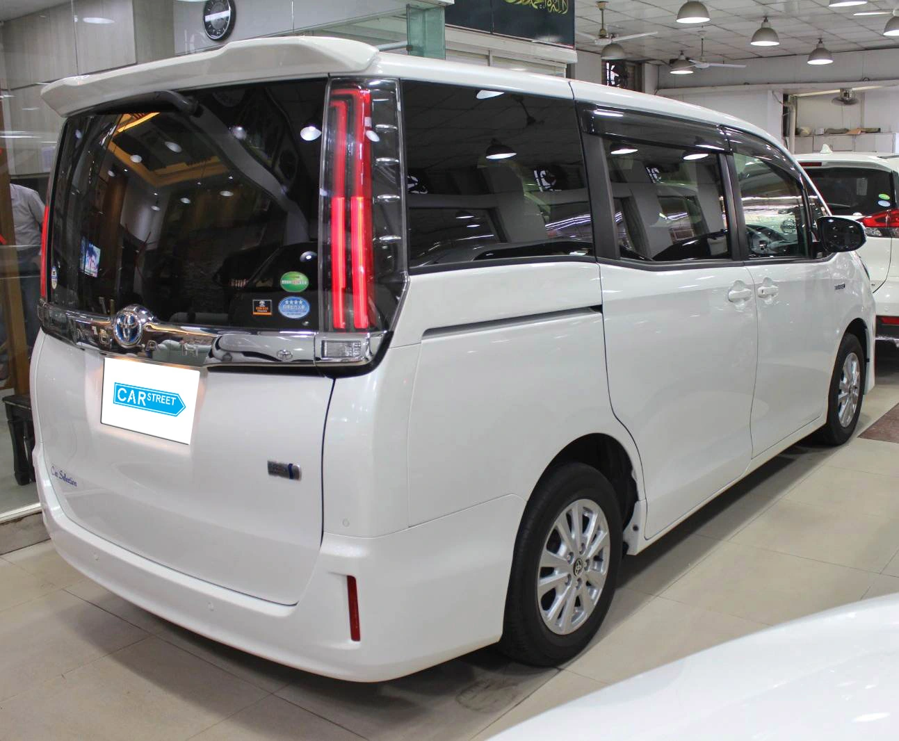 Toyota Noah0